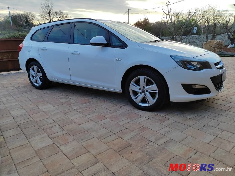 2014' Opel Astra Karavan photo #2