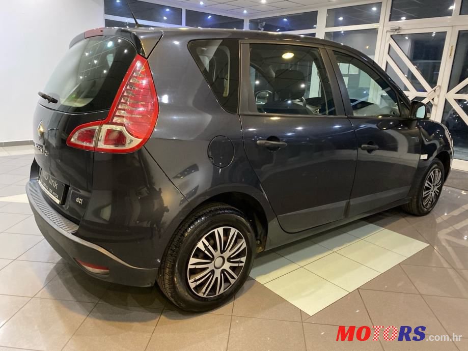 2010' Renault Scenic 1,5 Dci photo #3