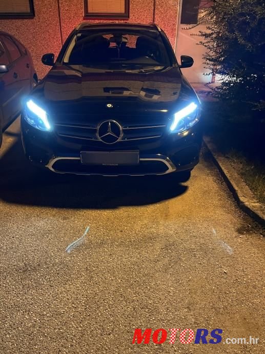 2016' Mercedes-Benz GLC 220 D photo #5