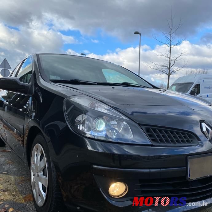 2008' Renault Clio 1,5 Dci photo #2