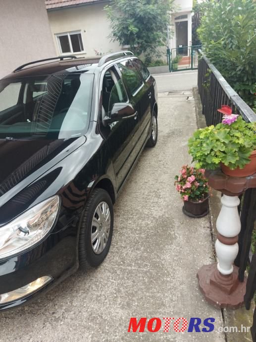 2010' Skoda Octavia Combi photo #3