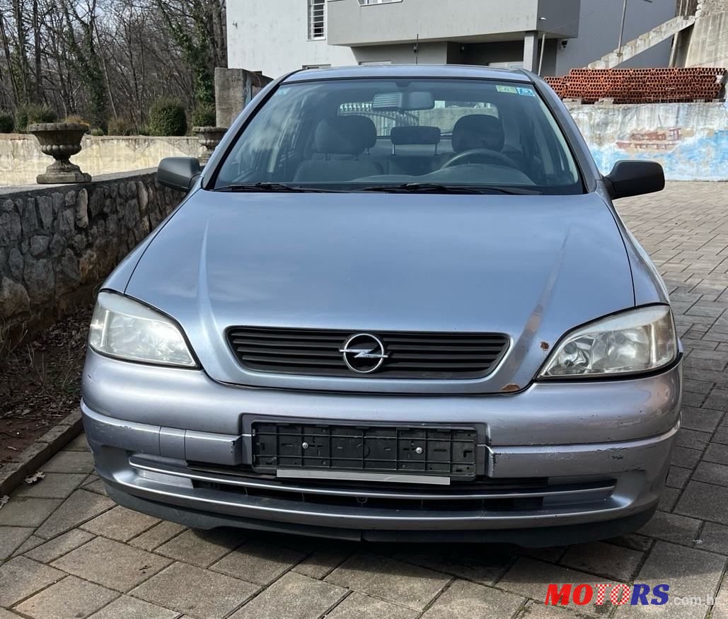 2005' Opel Astra 1.6 16V photo #2