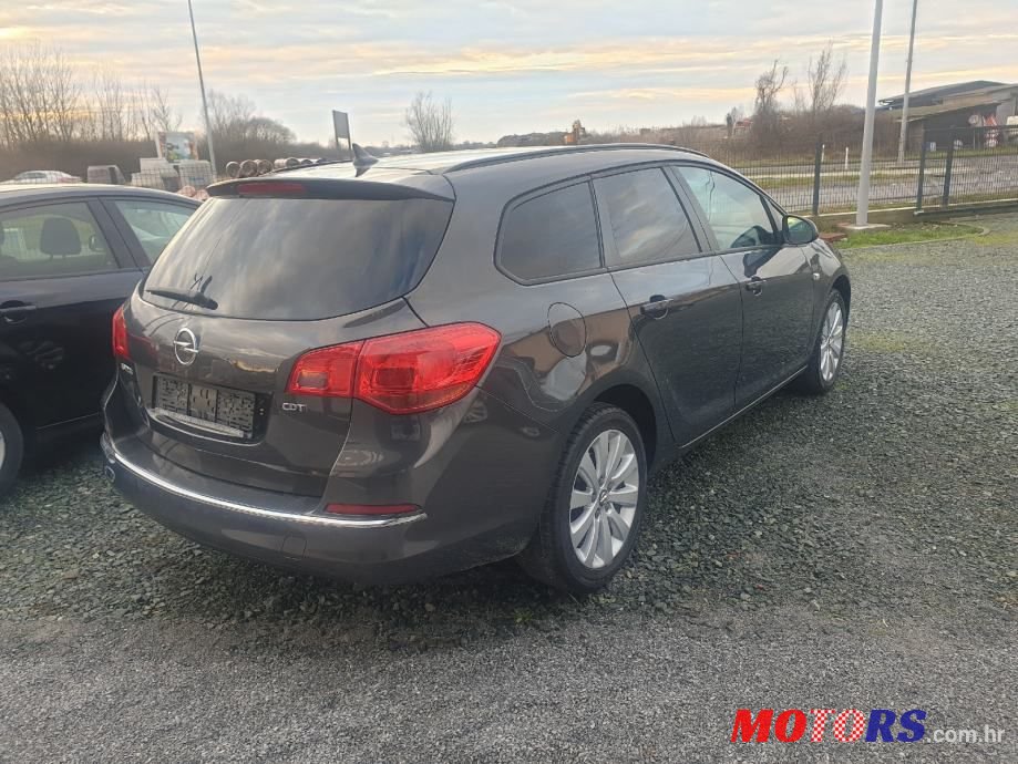 2014' Opel Astra Karavan photo #5