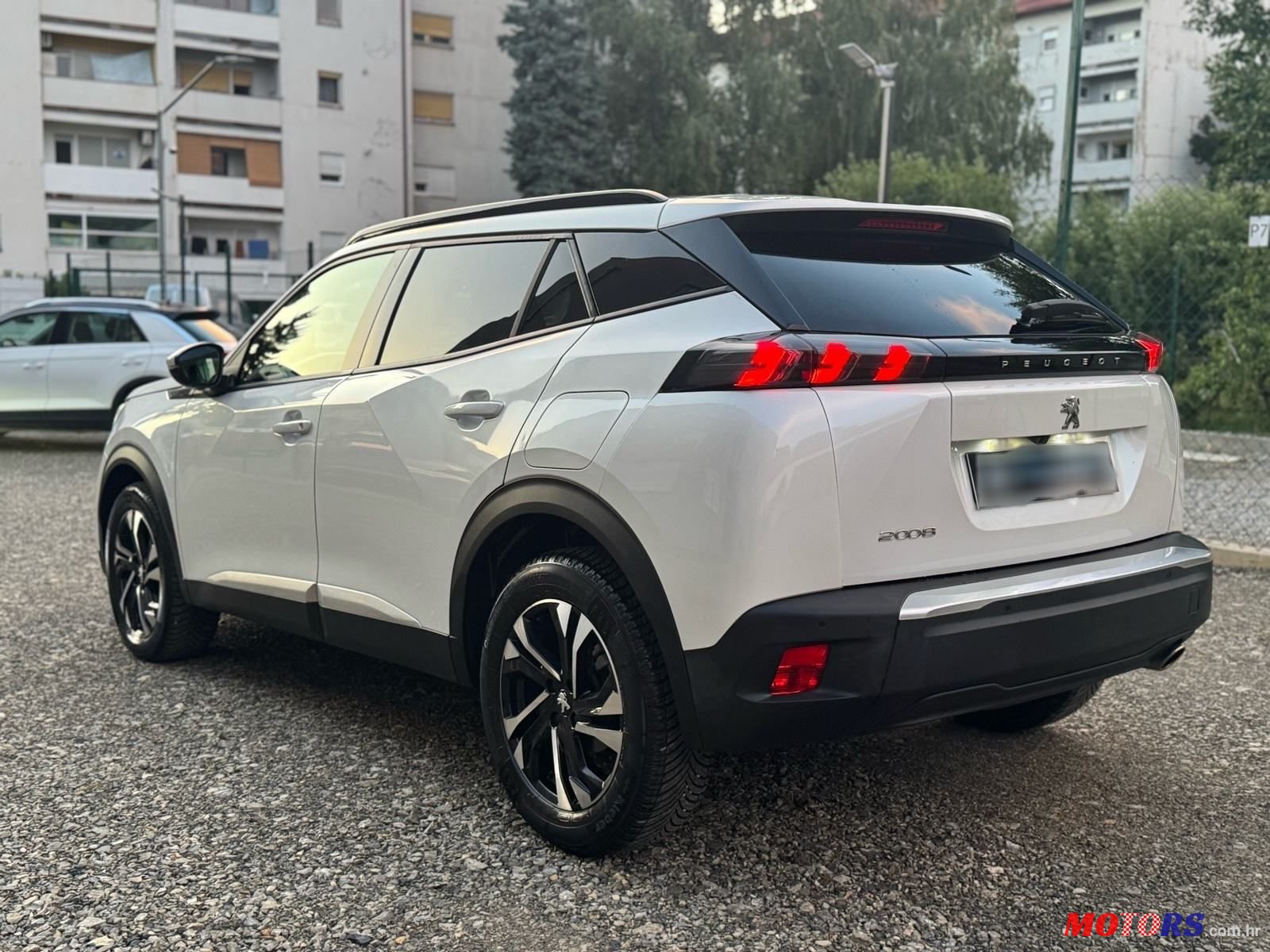 2020' Peugeot 2008 1,5 Bluehdi photo #5