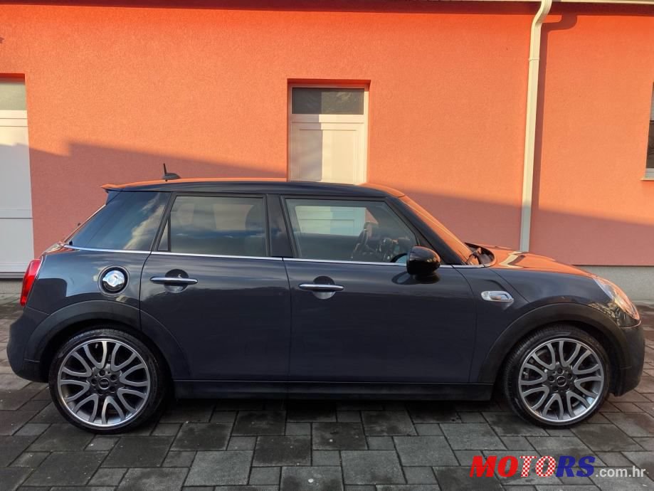 2015' MINI Cooper Sd photo #2