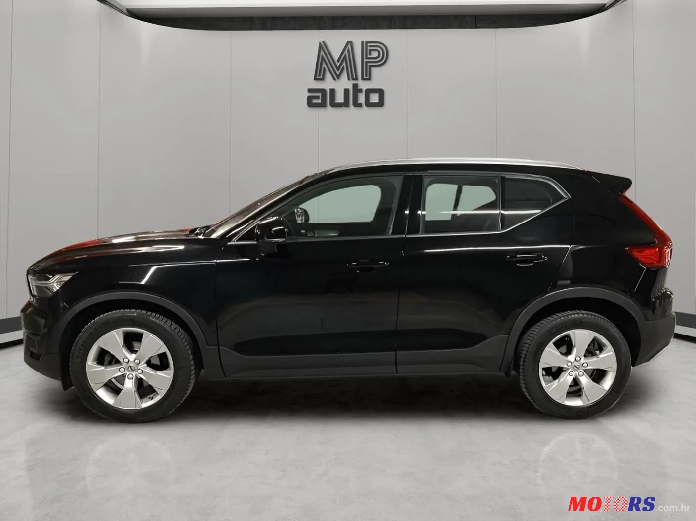 2020' Volvo XC40 T2 photo #2