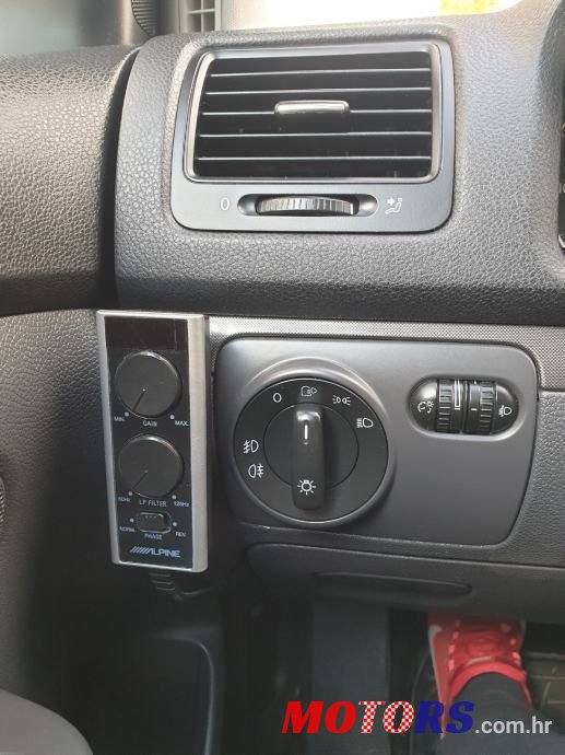 2006' Volkswagen Golf 5 photo #6