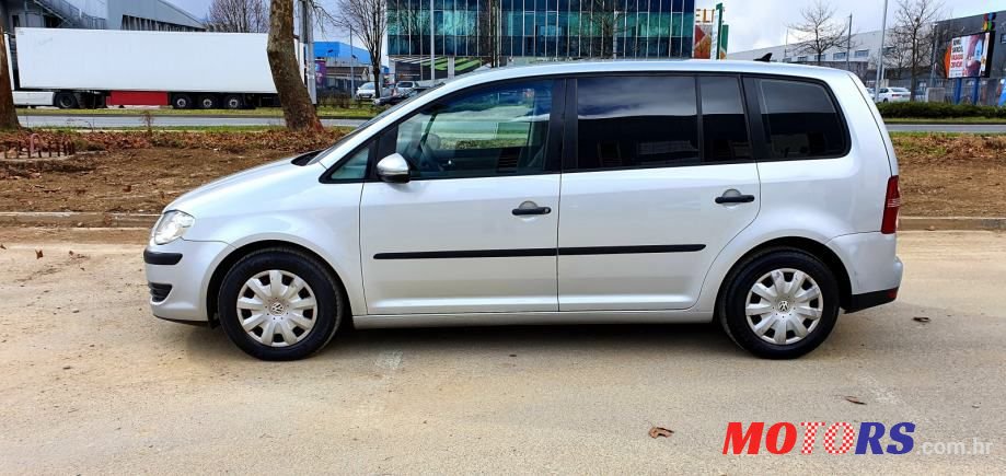 2009' Volkswagen Touran 1,9 Tdi photo #2