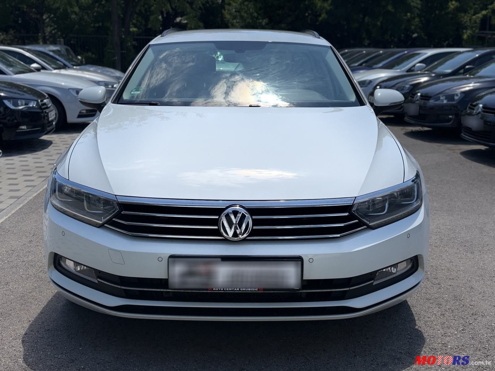 2017' Volkswagen Passat Variant photo #2