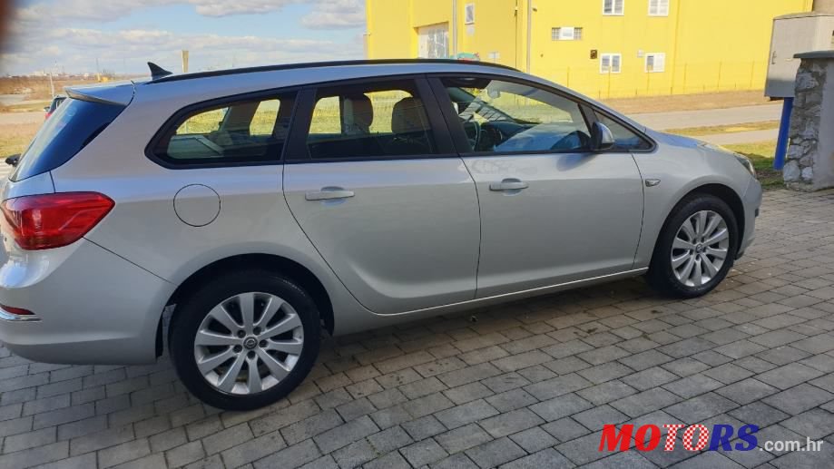 2015' Opel Astra Karavan photo #5