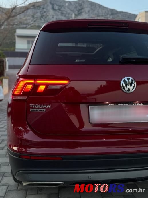 2019' Volkswagen Tiguan Allspace photo #6