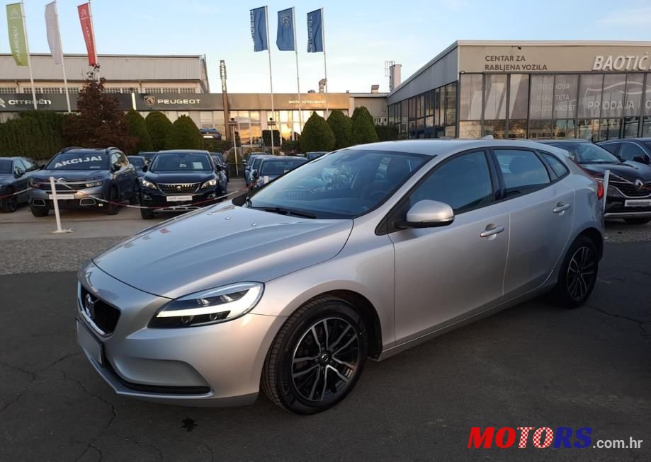 2019' Volvo V40 D2 photo #1