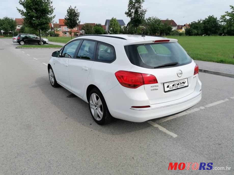 2013' Opel Astra Karavan photo #4