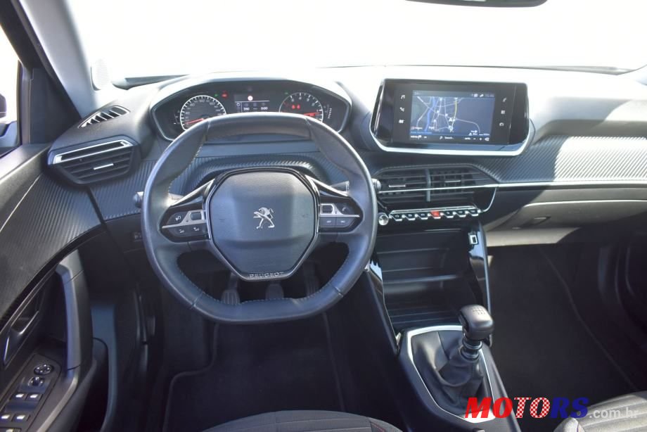 2021' Peugeot 2008 photo #4