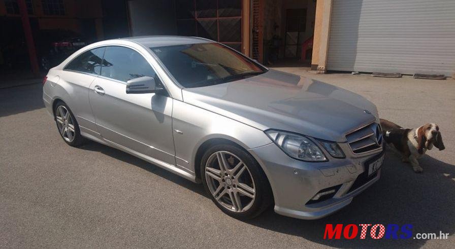 2011' Mercedes-Benz E-Klasa Coupe 220D photo #1