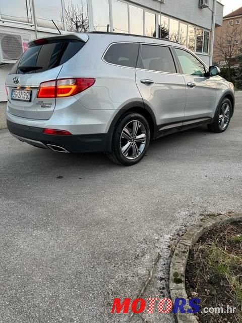 2016' Hyundai Santa Fe photo #2