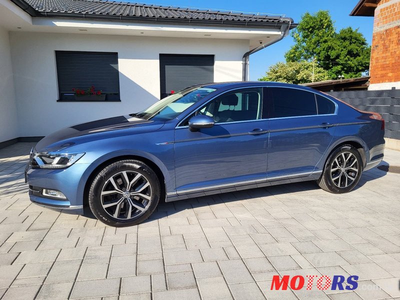 2016' Volkswagen Passat photo #2
