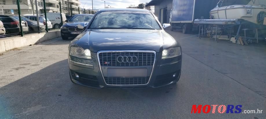 2008' Audi S8 5,2 photo #3