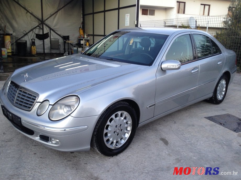 2002' Mercedes-Benz E-Class 270 photo #1