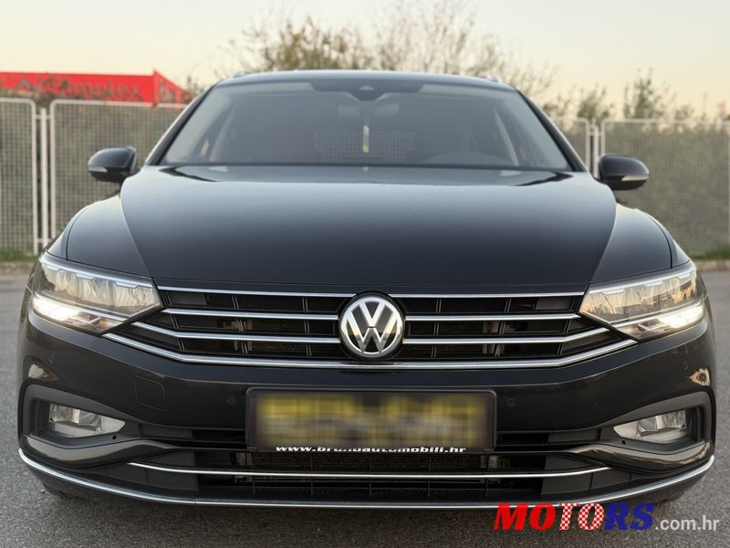 2020' Volkswagen Passat Variant photo #3