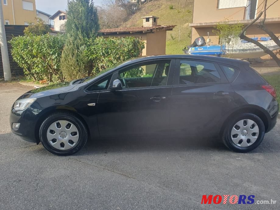 2012' Opel Astra 1,7 Cdti Classic photo #2