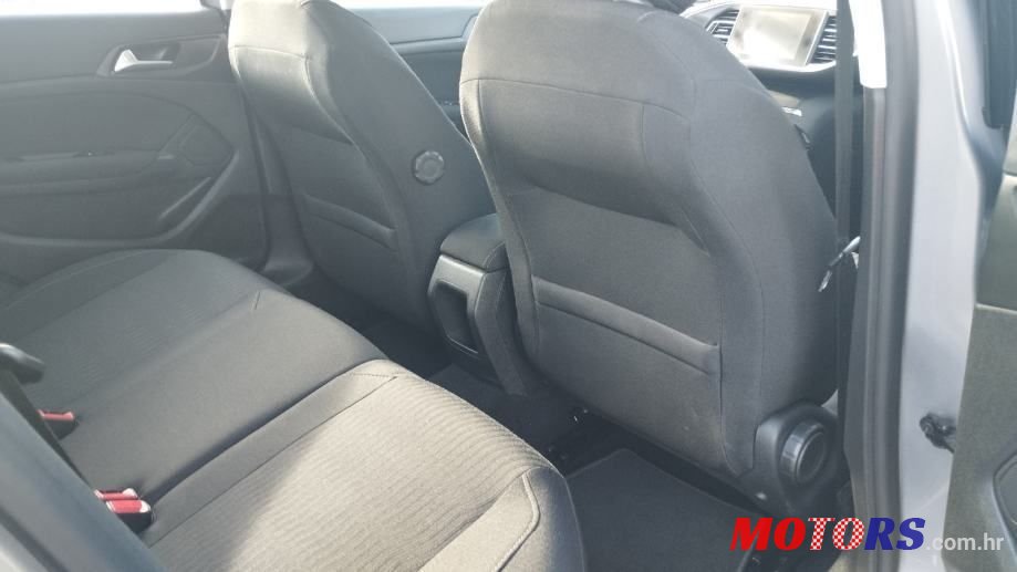 2015' Peugeot 308 1,2 photo #6