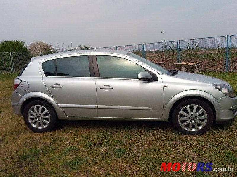 2005' Opel Astra 1,7 Cdti photo #1