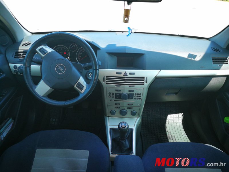 2007' Opel Astra H photo #3