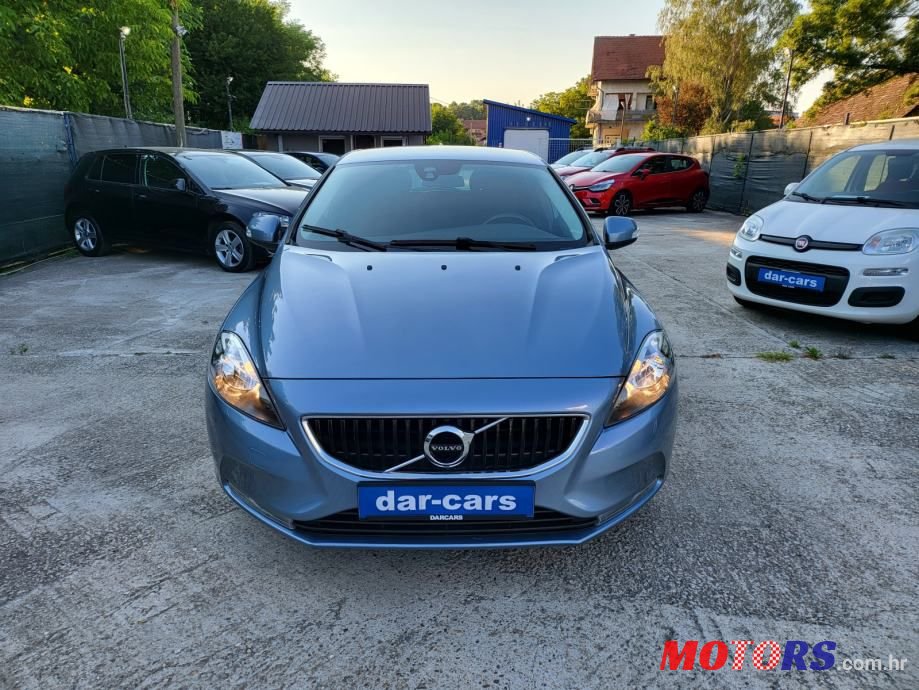 2017' Volvo V40 D2 photo #6