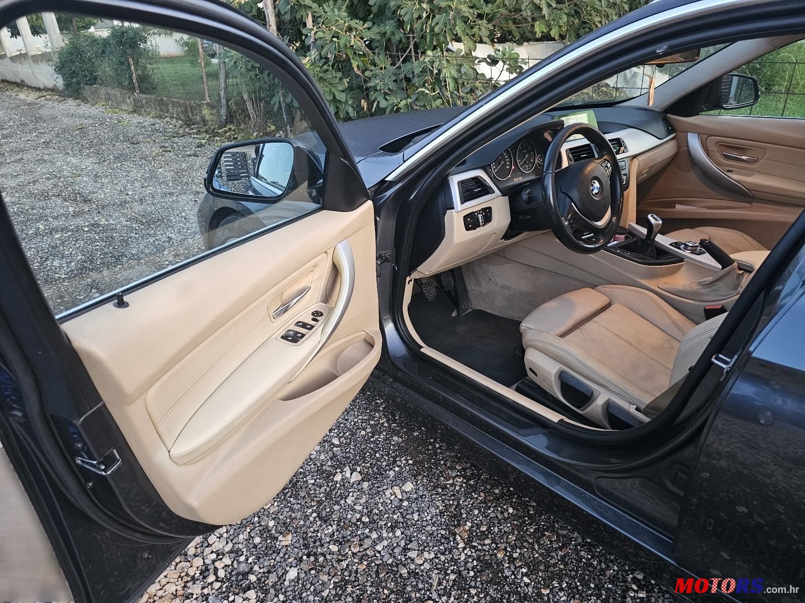 2013' BMW Serija 3 318D photo #6