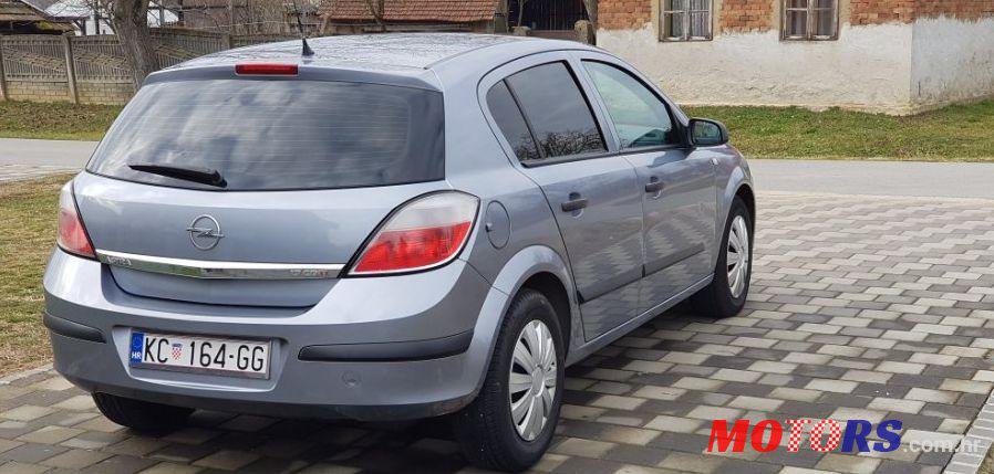 2005' Opel Astra 1,7 Cdti photo #1