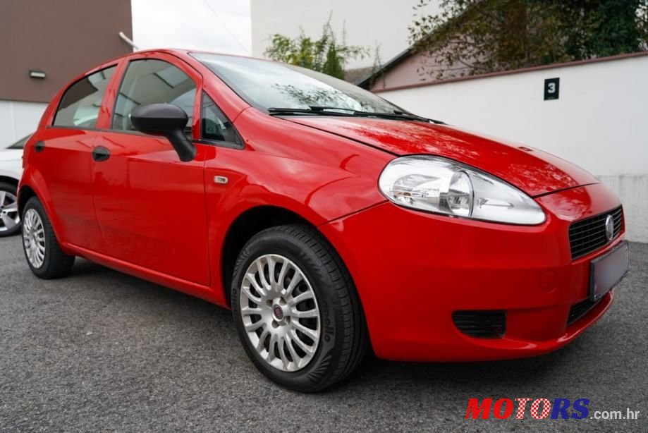 2011' Fiat Grande Punto 1,4 photo #4