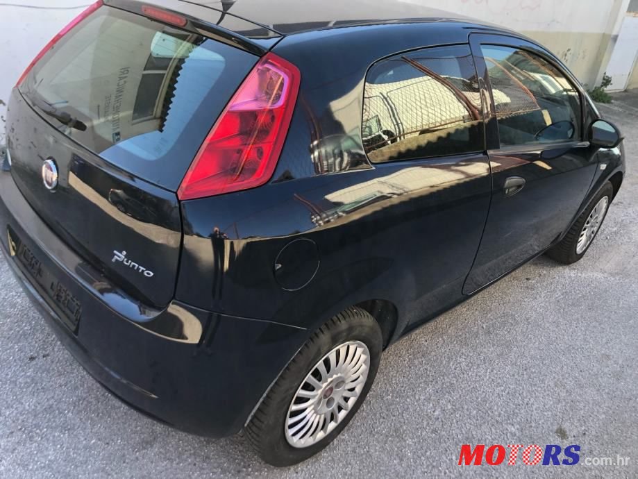 2010' Fiat Grande Punto photo #6