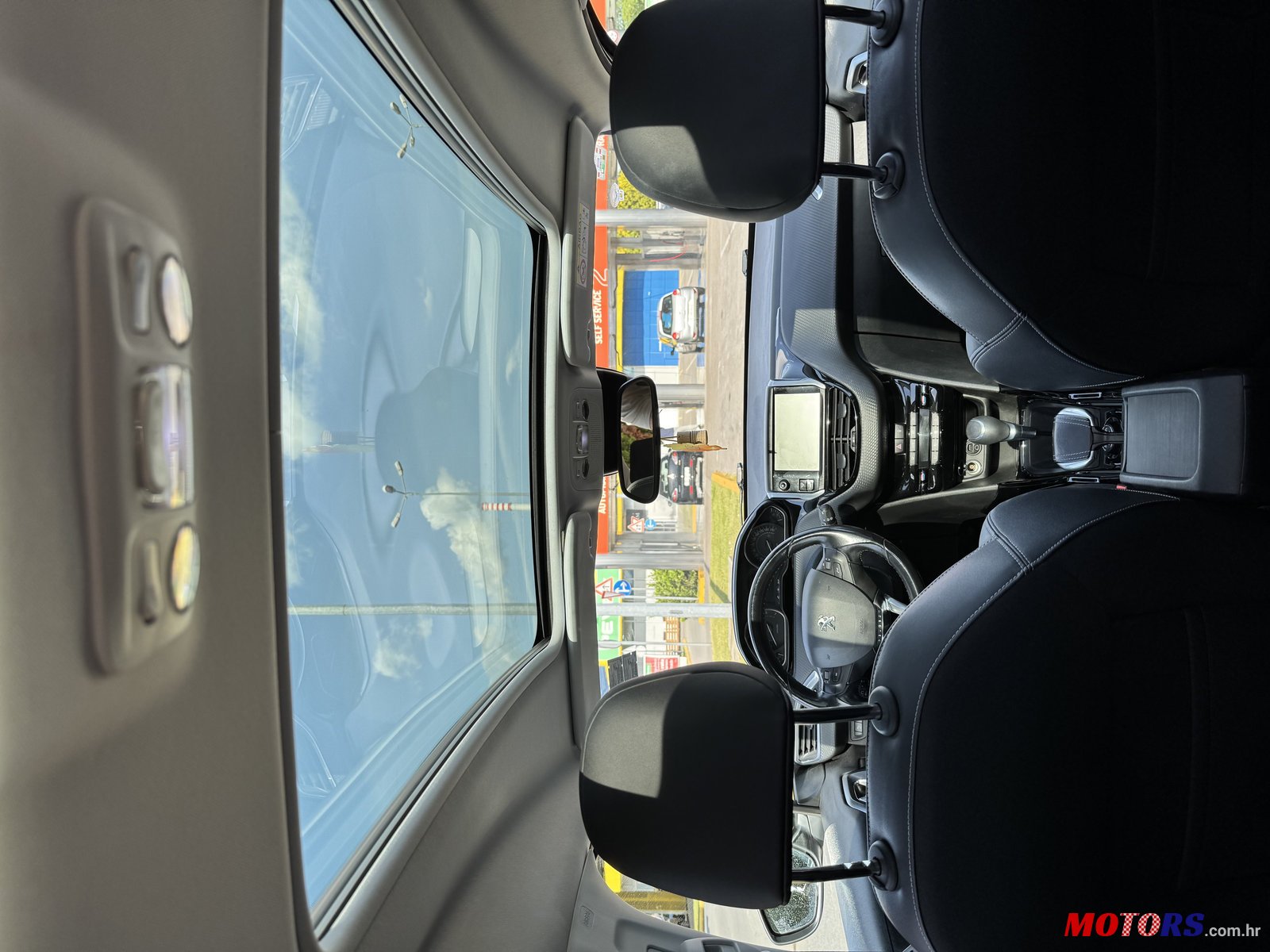 2016' Peugeot 2008 photo #3