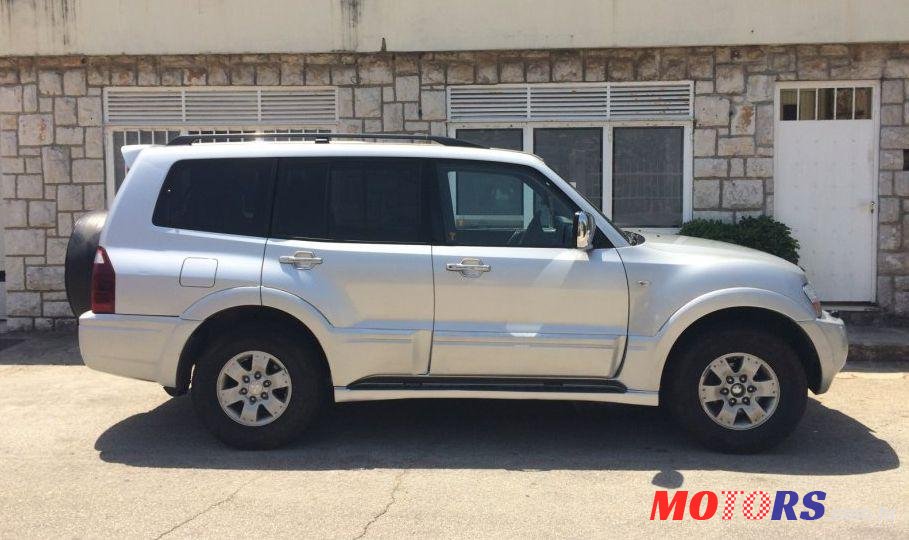 2003' Mitsubishi Pajero photo #1