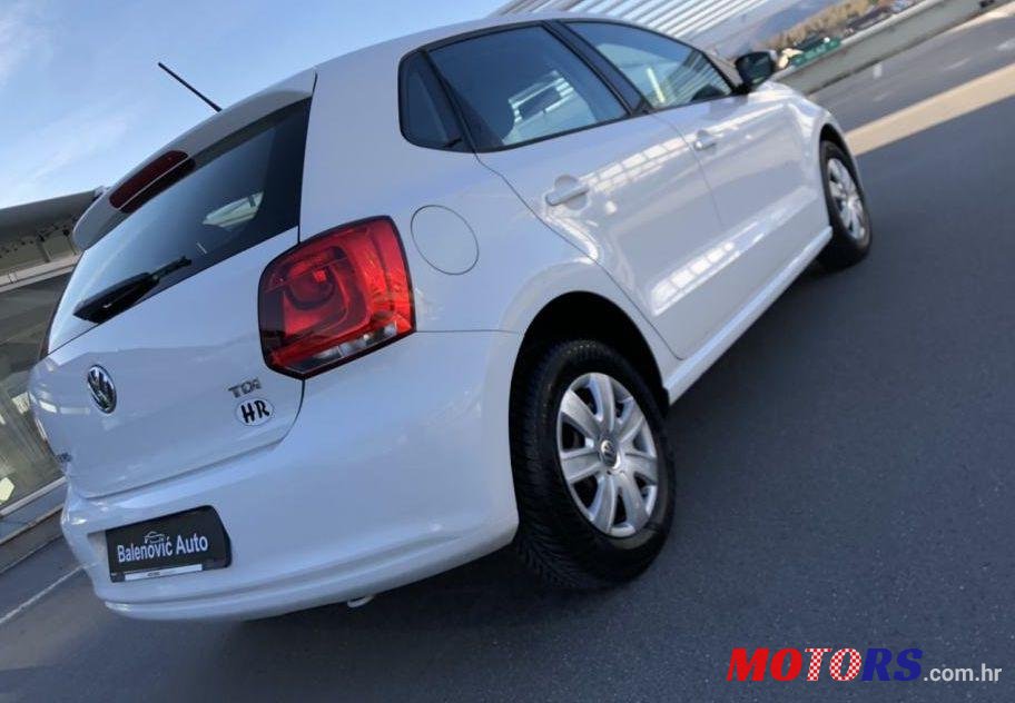 2014' Volkswagen Polo photo #3