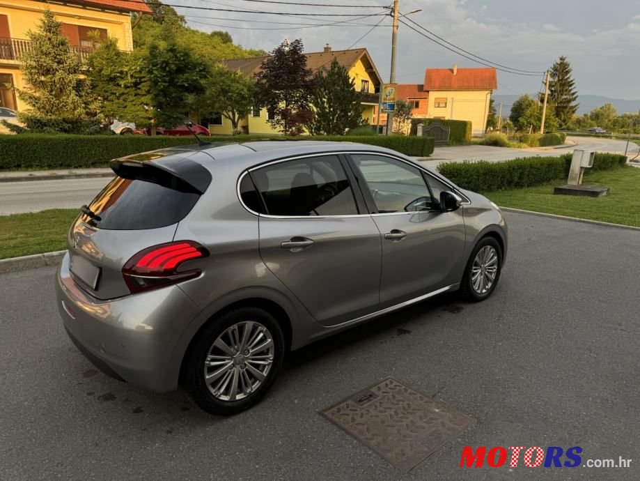 2020' Peugeot 208 1,5 Bluehdi photo #3