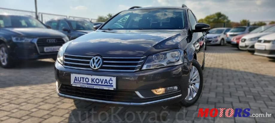 2011' Volkswagen Passat Variant photo #3