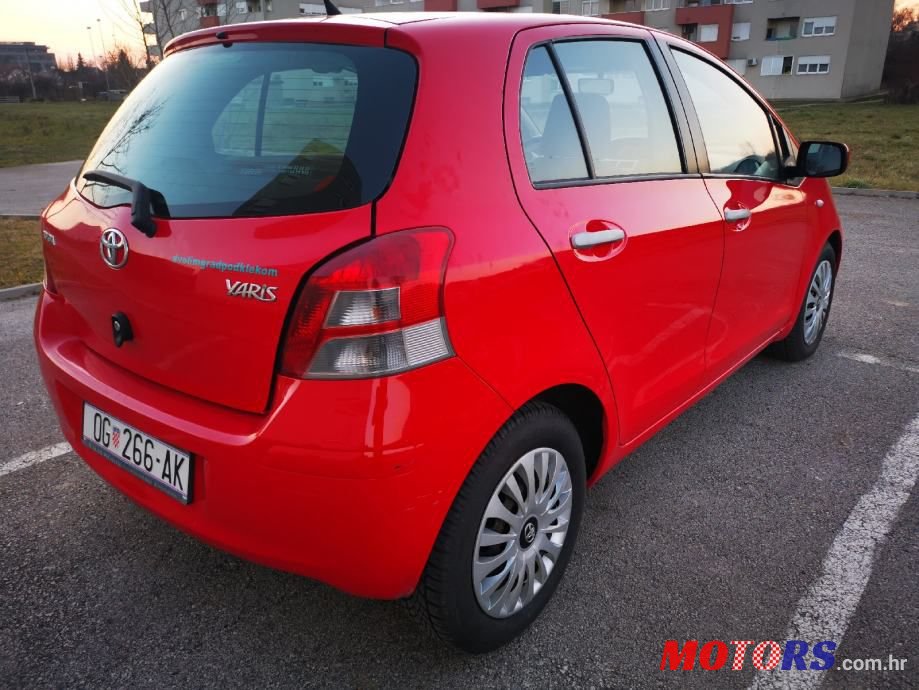 2011' Toyota Yaris photo #4