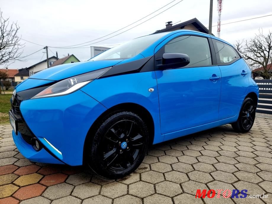 2015' Toyota Aygo 1,0 Vvt-I X photo #2