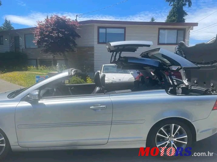 2011' Volvo V70 Convertible photo #2