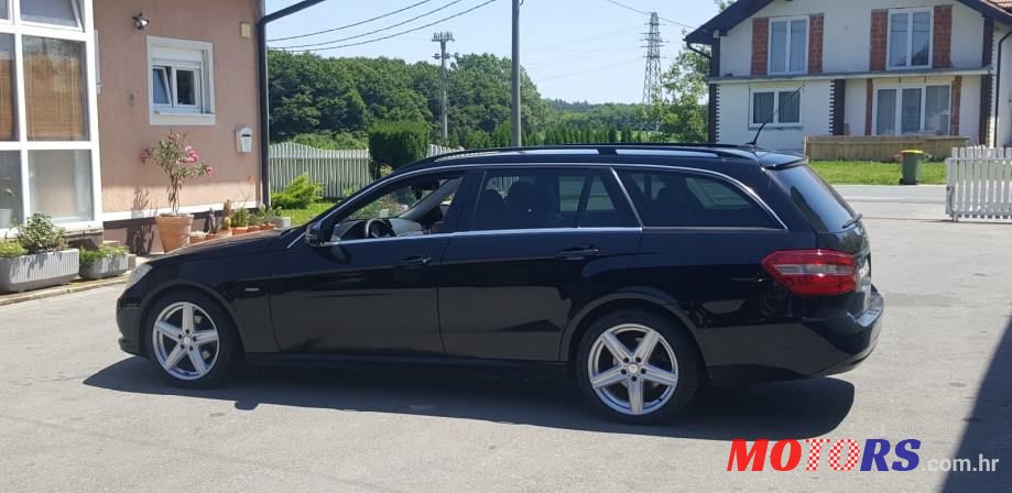 2011' Mercedes-Benz 220 Cdi T photo #2