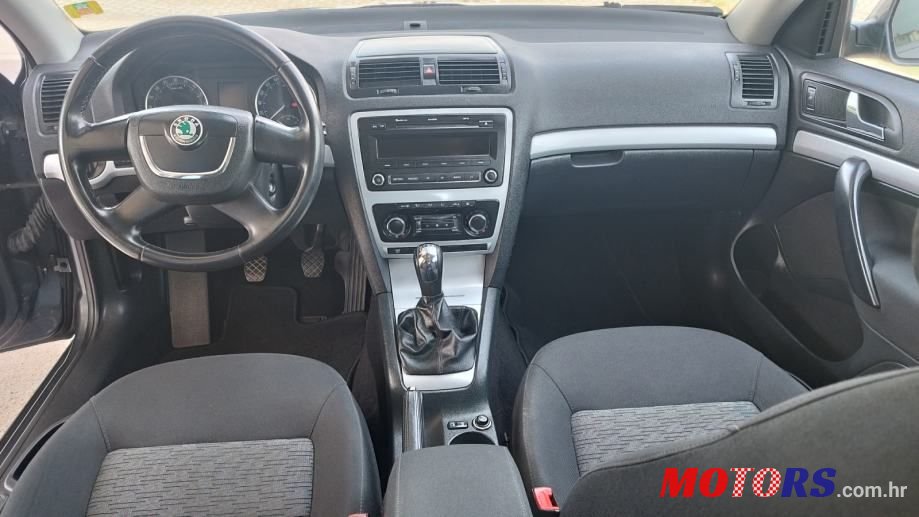 2012' Skoda Octavia Combi photo #2