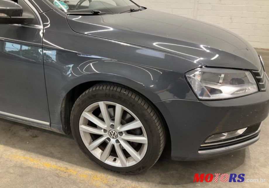 2011' Volkswagen Passat photo #3