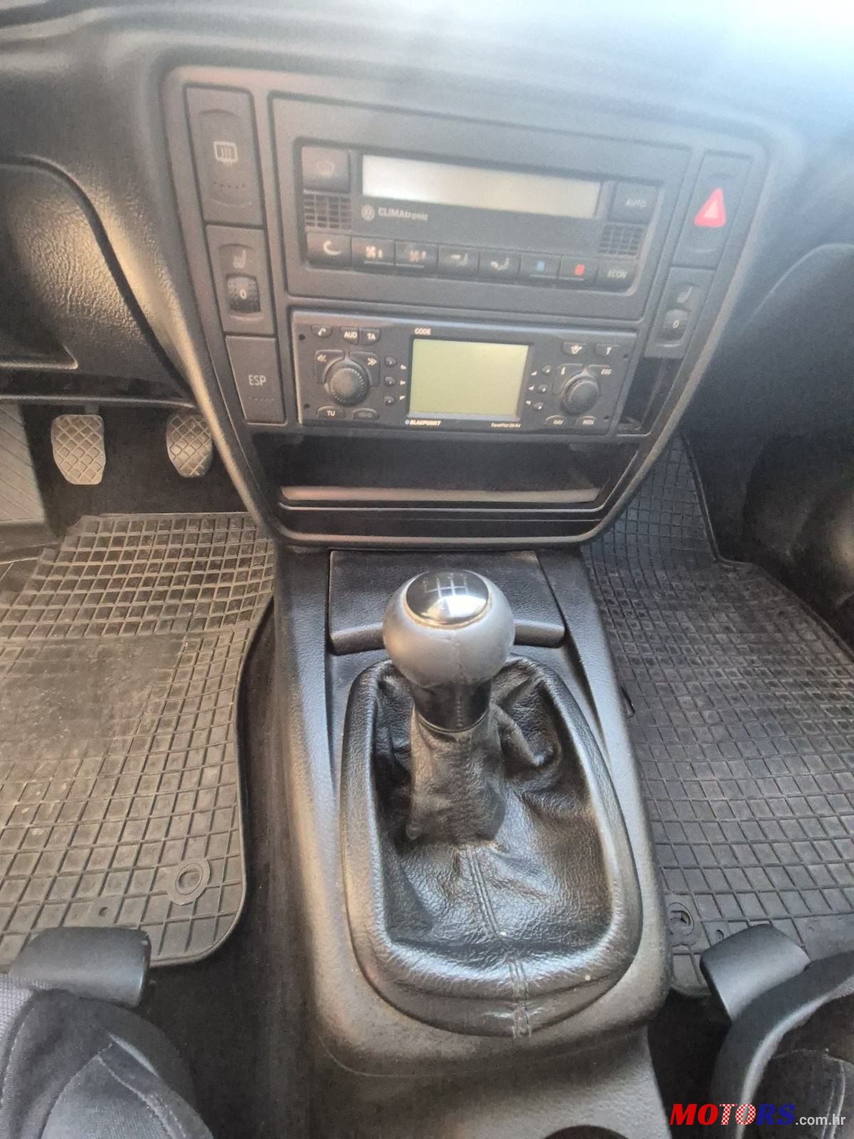 2001' Volkswagen Passat Variant photo #6