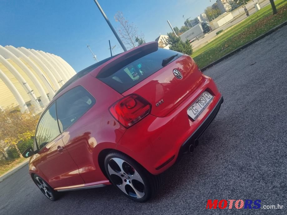 2011' Volkswagen Polo photo #4