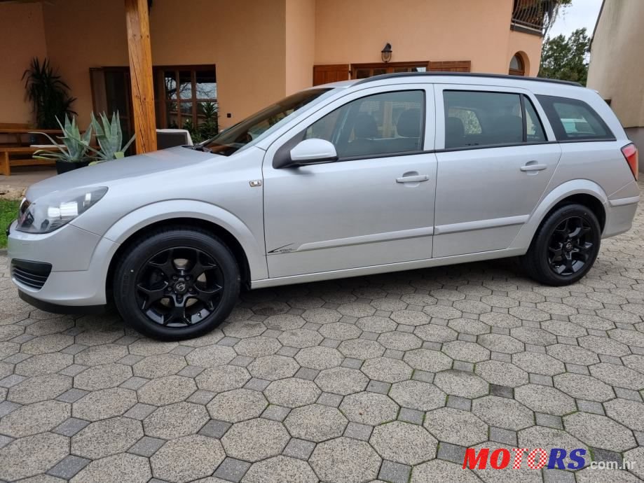 2006' Opel Astra Karavan photo #3