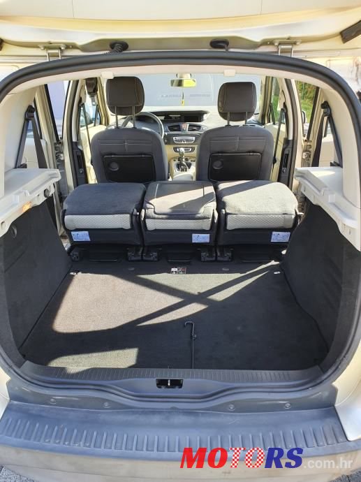2011' Renault Scenic 1,5 Dci photo #4