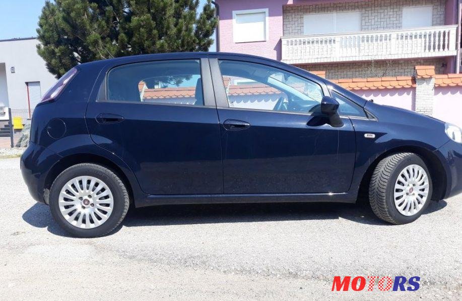 2011' Fiat Punto Evo 1,3 Multijet 16V photo #1