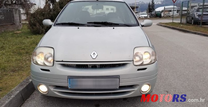 2002' Renault Thalia 1,4 photo #3